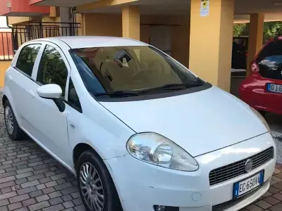 Usata Fiat Punto 75 CV (55 kW) 2011 Bianco Utilitaria