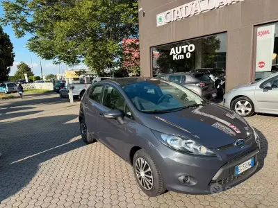 Begagnad Ford Fiesta Titanium 60 HK (44 kW) 2011 Grå Sedan