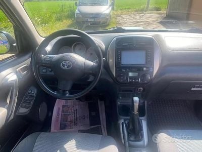 Usata Toyota RAV4 115 CV (84 kW) 2005 Grigio SUV