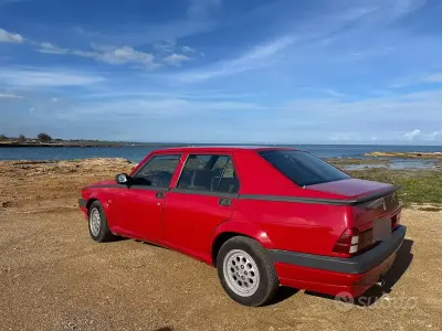 Käytetty Alfa Romeo 75 148 HP (108 kW) 1989 Punainen Sedan