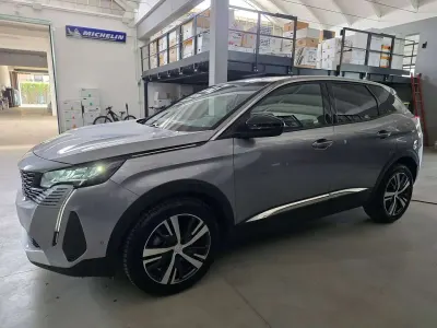 Usata Peugeot 3008 Allure 131 CV (96 kW) 2023 Grigio SUV