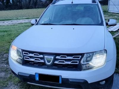 Usata Dacia Duster Lauréate 105 CV (77 kW) 2015 Bianco SUV