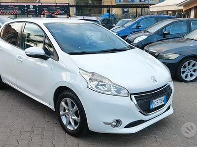 Usata Peugeot 208 Active 68 CV (50 kW) 2014 Bianco Utilitaria