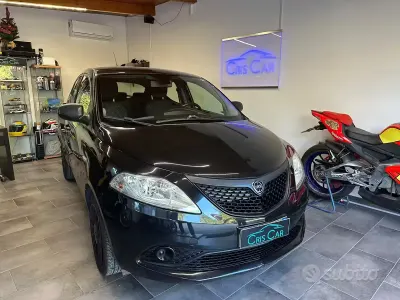 Usado Lancia Ypsilon 69 CV (50 kW) 2018 Negro Utilitario
