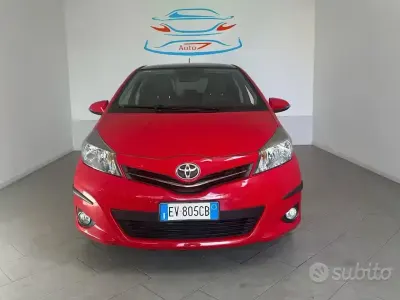 Usata Toyota Yaris Trend 99 CV (72 kW) 2014 Rosso Utilitaria