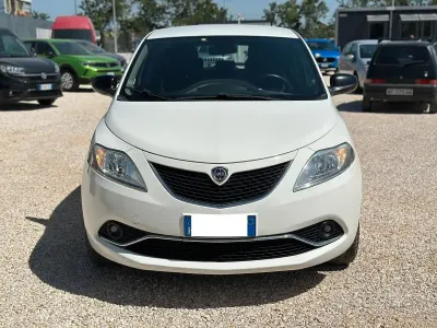 Usata Lancia Ypsilon Gold 69 CV (50 kW) 2017 Bianco Utilitaria