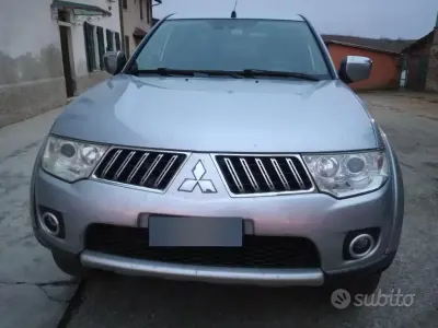 Usata Mitsubishi L200 178 CV (130 kW) 2010 Grigio Pick-up
