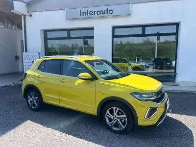 Usata VW T-Cross R-line 116 CV (85 kW) 2024 Giallo SUV