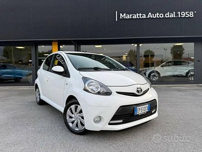 Usata Toyota Aygo Connect Style 68 CV (50 kW) 2013 Bianco Utilitaria