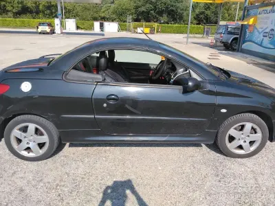 Usata Peugeot 206 CC 109 CV (80 kW) 2004 Nero Cabrio