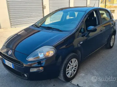 Usata Fiat Punto 77 CV (56 kW) 2014 Bluazzurro Utilitaria