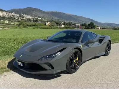 Usata Ferrari F8 721 CV (530 kW) 2022 Grigio Coupé