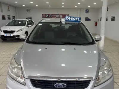 Begagnad Ford Focus 90 HK (66 kW) 2008 Grå Sedan
