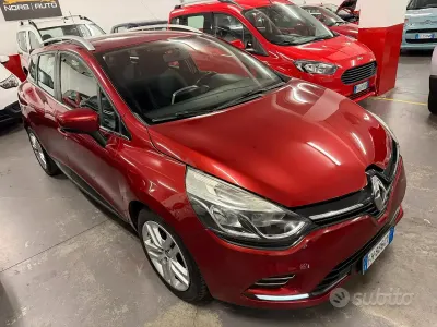Usado Renault Clio IV 90 CV (66 kW) 2017 Rojo Berlina