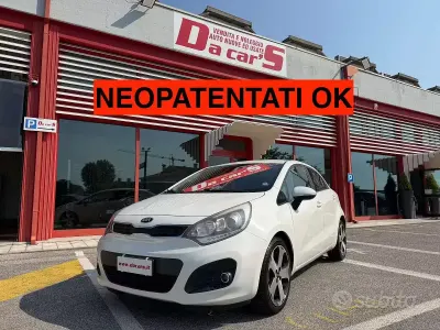 Usata Kia Rio 75 CV (55 kW) 2014 Bianco Berlina