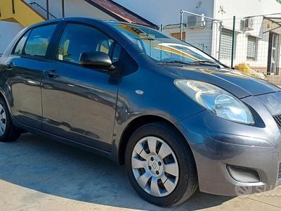 Usata Toyota Yaris Sol 90 CV (66 kW) 2009 Grigio Utilitaria