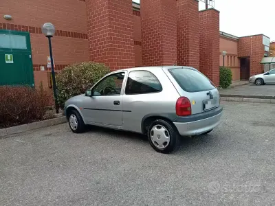 Usata Opel Corsa 54 CV (39 kW) 1998 Grigio Utilitaria