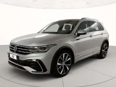 Usata VW Tiguan R-line 150 CV (110 kW) 2022 Reflex silver metallizzato SUV