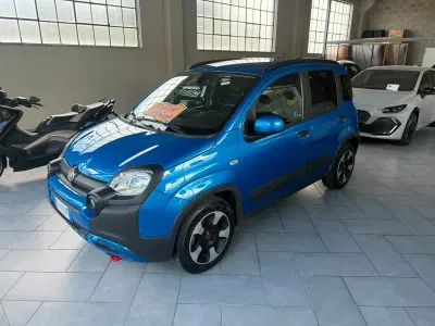 Usata Fiat Panda Cross Cross 70 CV (51 kW) 2024 Blu Utilitaria