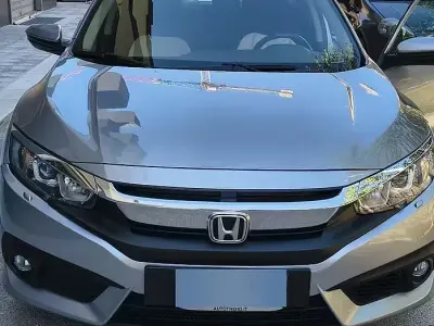 Begagnad Honda Civic Elegance 120 HK (88 kW) 2019 Grå Sedan