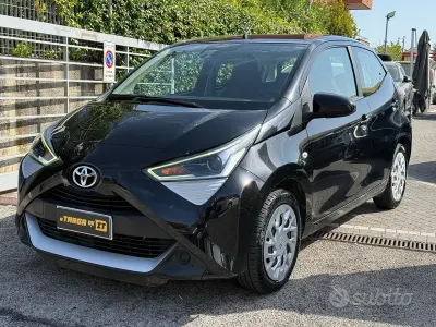 Usata Toyota Aygo Cool 72 CV (52 kW) 2021 Bianco Utilitaria