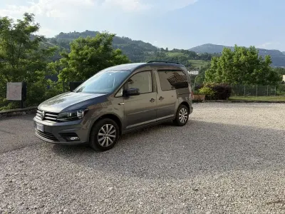 Usata VW Caddy 109 CV (80 kW) 2019 Grigio Monovolume