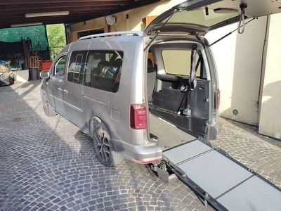 Begagnad VW Caddy Highline 150 HK (110 kW) 2017 Minibuss