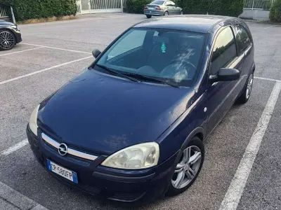 Używany Opel Corsa 75 KM (55 kW) 2004 Purpurowy Hatchback