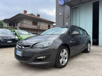 Usata Opel Astra 110 CV (80 kW) 2014 Grigio Station wagon