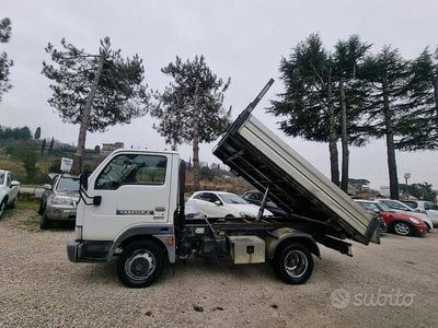 Usata Nissan Cabstar 125 CV (91 kW) 2004 Bianco Pick-up