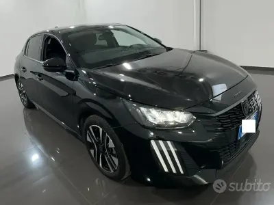 Usata Peugeot 208 Allure 101 CV (74 kW) 2025 Nero Utilitaria