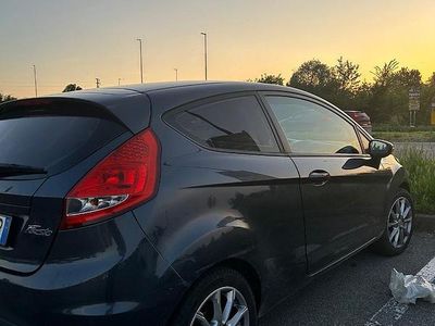 Usata Ford Fiesta Titanium 82 CV (60 kW) 2009 Grigio Berlina