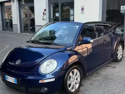 Usata VW New Beetle 105 CV (77 kW) 2007 Bluazzurro Utilitaria