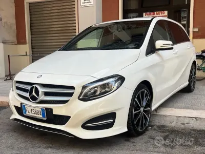 Usata Mercedes B180 Premium 109 CV (80 kW) 2015 Bianco Utilitaria