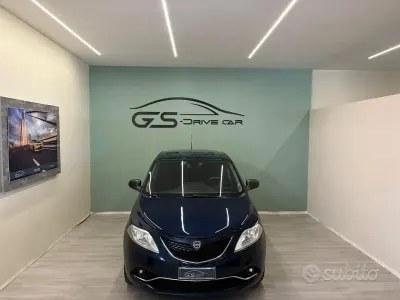 Usata Lancia Ypsilon Platinum 69 CV (50 kW) 2016 Viola Utilitaria
