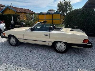 Usata Mercedes 560 242 CV (177 kW) 1986 Beige