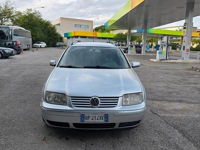 Usado VW Bora 130 CV (95 kW) 2001 Gris Berlina
