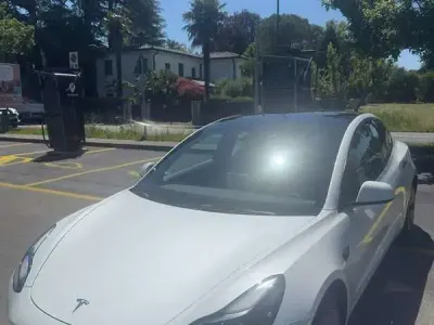 Usata Tesla Model 3 Long Range AWD 366 kW (498 CV) 2021 Bianco Berlina
