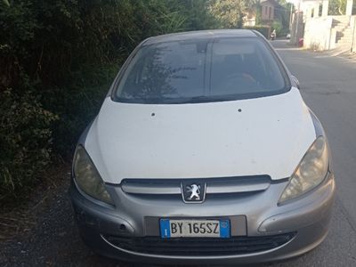 usata Peugeot 307 con gancio di traino omologato