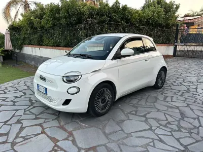 Usata Fiat 500e Icon 42 kW (58 CV) 2021 Bianco Utilitaria