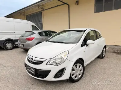 Begagnad Opel Corsa 86 HK (63 kW) 2012 Vit Halvkombi
