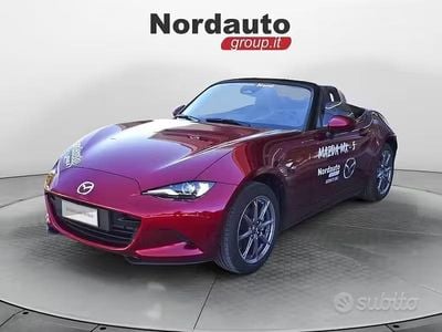 Usata Mazda MX5 Exclusive-Line 132 CV (97 kW) 2024 Rosso Cabrio