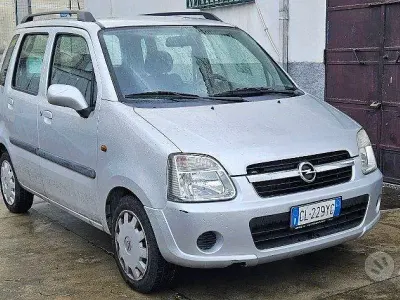 Usata Opel Agila Club 75 CV (55 kW) 2004 Grigio Monovolume