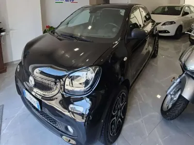 Begagnad Smart ForFour Electric Drive 41 kW (56 HK) 2019 Svart Halvkombi
