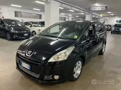 Usata Peugeot 5008 109 CV (80 kW) 2010 Nero Monovolume
