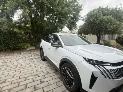 Usata Peugeot e-3008 Allure 103 kW (141 CV) 2025 SUV
