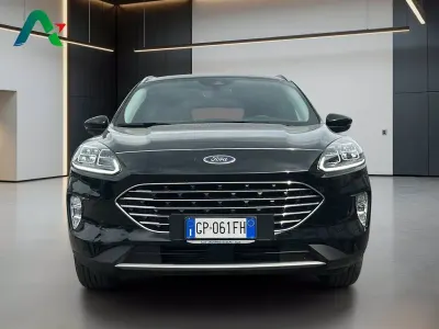 Usata Ford Kuga Titanium 150 CV (110 kW) 2023 Agate black (metallizzato) SUV