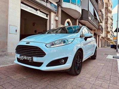 Usata Ford Fiesta Titanium 95 CV (69 kW) 2015 Bianco Berlina