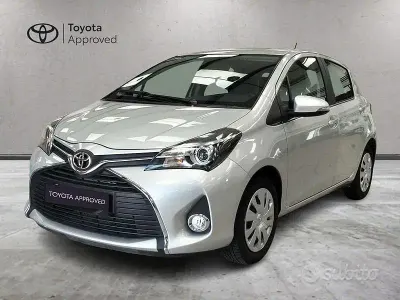 Usata Toyota Yaris Active 69 CV (50 kW) 2014 Grigio Utilitaria