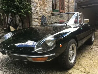 Begagnad Alfa Romeo Spider Veloce 131 HK (96 kW) 1976 Svart Cab